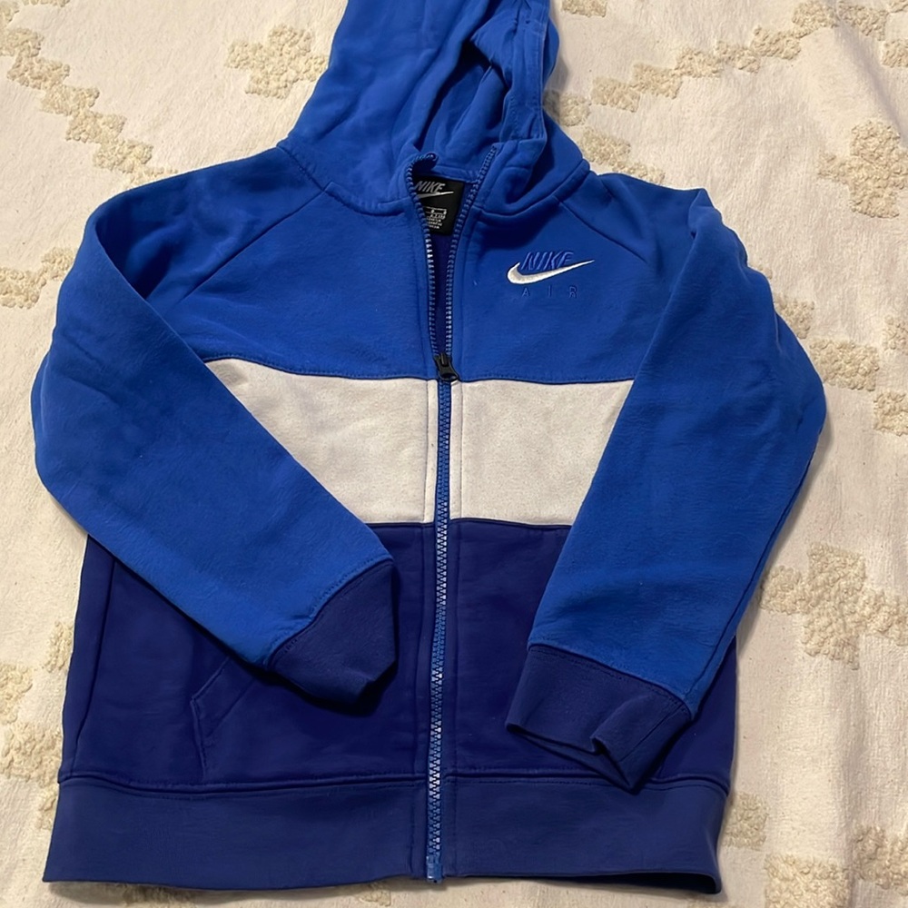 Nike air boys zip up jacket size 6-7 years